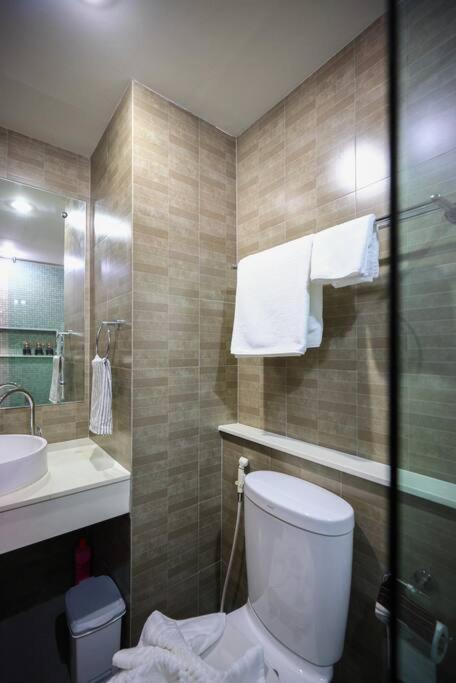 Апартаменты Luxury Living In Heart Of Nimman Чиангмай Экстерьер фото